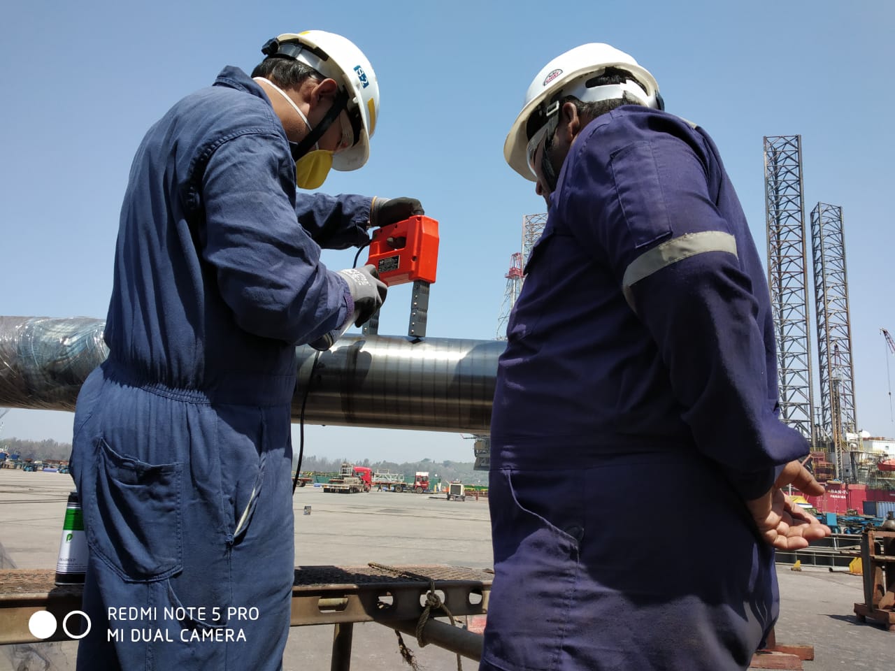 Ripple NDT inspectors carrying out ultrasonic thickness measurement on a rig site